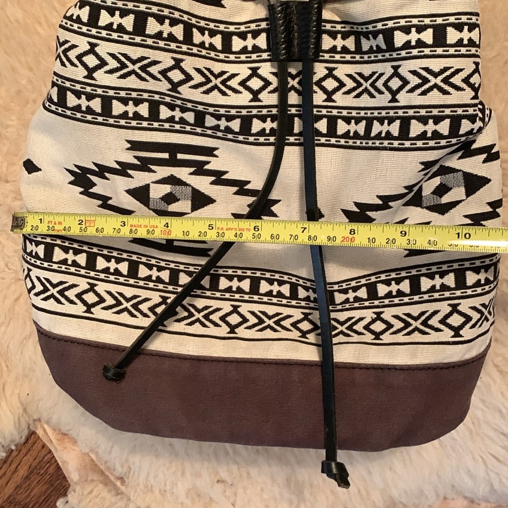 Cross Body Aztec Design Purse - Picture 4 of 7